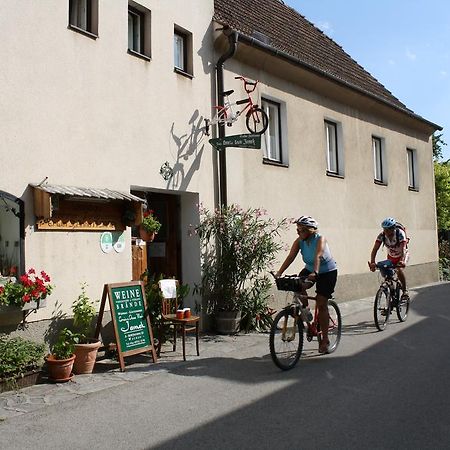 Weinbau-Gaestezimmer Martin Und Eva Maria Jamek Weissenkirchen in der Wachau Zewnętrze zdjęcie
