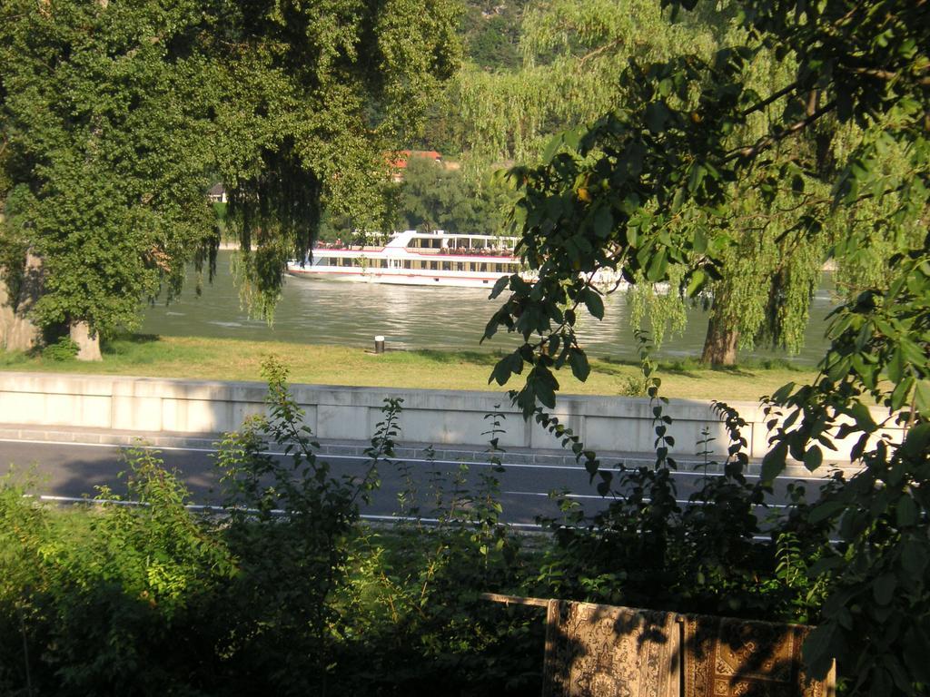 Weinbau-Gaestezimmer Martin Und Eva Maria Jamek Weissenkirchen in der Wachau Zewnętrze zdjęcie